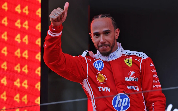 Hamilton pode lutar pelo título em 2026, afirma Palmer